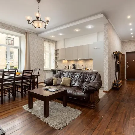 Stylish And Spacious Flat In The Center Of Lejlighed *